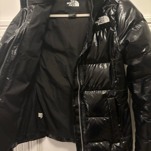 The North Face Black Shiny Puffer - Picture 6 of 6